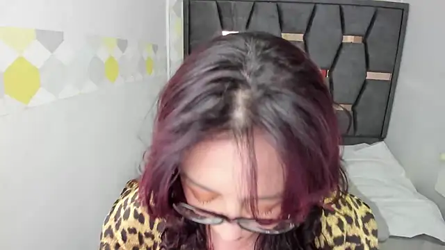 Victoria Adamns online show from 09.27.25