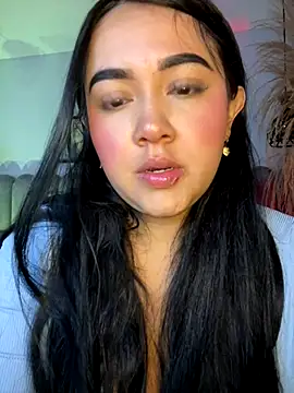 Snapshot of Sara__collins__ chatting on 11.18.25 Sara collins online show from 11.18.25