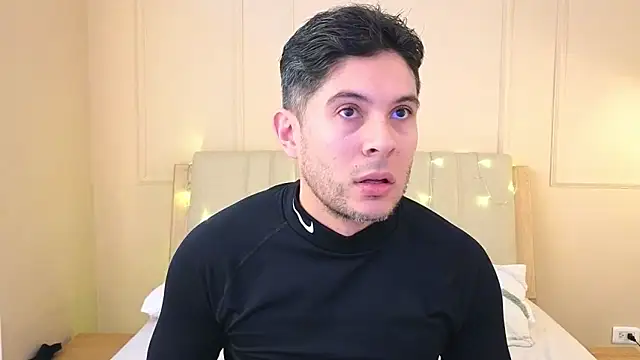 Snapshot of mr_danni chatting on 12.17.25 mr danni online show from 12.17.25