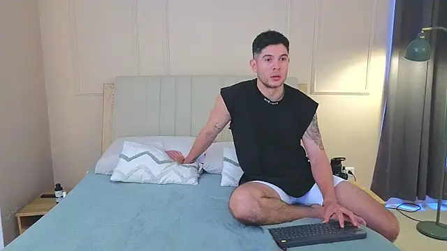 Snapshot of mr_danni chatting on 06.11.26 mr danni online show from 06.11.26