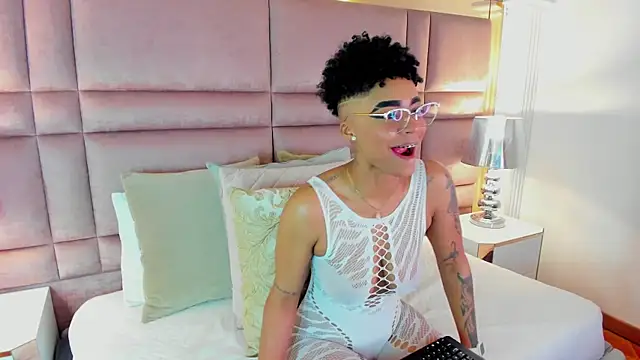 LuciaWallace online show from 09.27.25