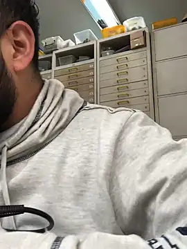 Snapshot of leonardohot1987 chatting on 01.28.25 leonardohot1987 online show from 01.28.25