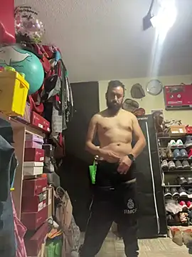 Snapshot of leonardohot1987 chatting on 02.28.25 leonardohot1987 online show from 02.28.25