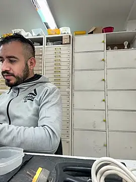 Snapshot of leonardohot1987 chatting on 03.07.25 leonardohot1987 online show from 03.07.25