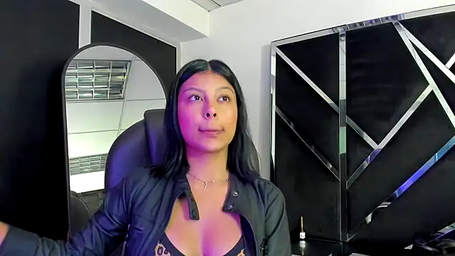 Salmaportman69 online show from 10.19.25