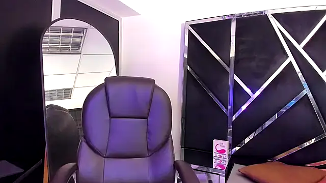 Salmaportman69 online show from 10.21.25