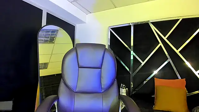 Salmaportman69 online show from 10.23.25