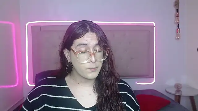 Snapshot of kathepickmanx chatting on 10.11.25 kathepickmanx online show from 10.11.25