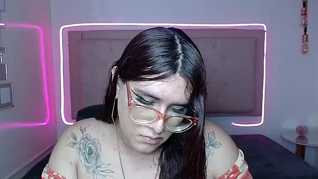 Snapshot of kathepickmanx chatting on 10.12.25 kathepickmanx online show from 10.12.25