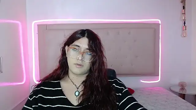 Snapshot of kathepickmanx chatting on 10.18.25 kathepickmanx online show from 10.18.25