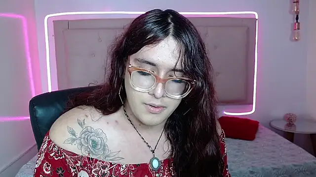 Snapshot of kathepickmanx chatting on 10.19.25 kathepickmanx online show from 10.19.25