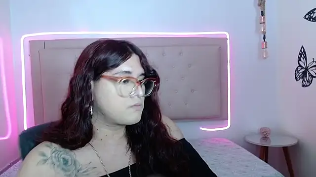 Snapshot of kathepickmanx chatting on 10.21.25 kathepickmanx online show from 10.21.25