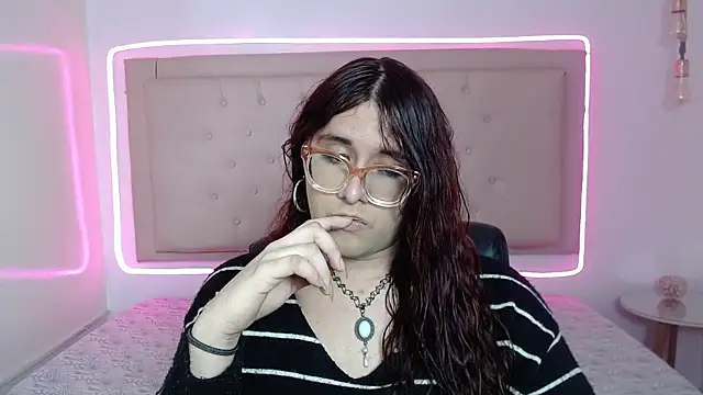 Snapshot of kathepickmanx chatting on 10.24.25 kathepickmanx online show from 10.24.25