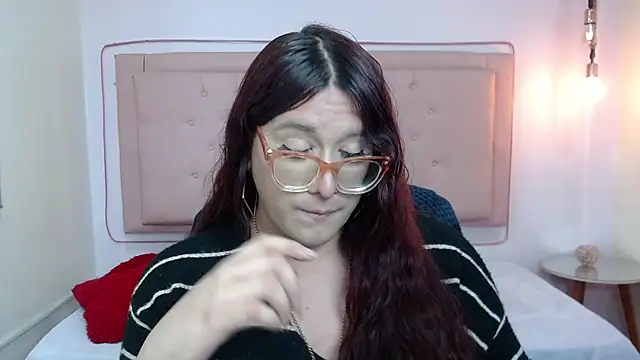 Snapshot of kathepickmanx chatting on 11.05.25 kathepickmanx online show from 11.05.25