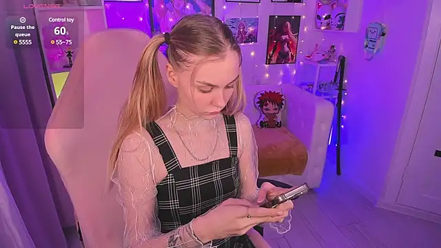 Molly Pink  online show from 01.16.25