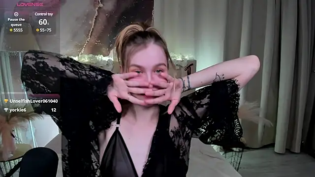 Molly Pink  online show from 02.25.25