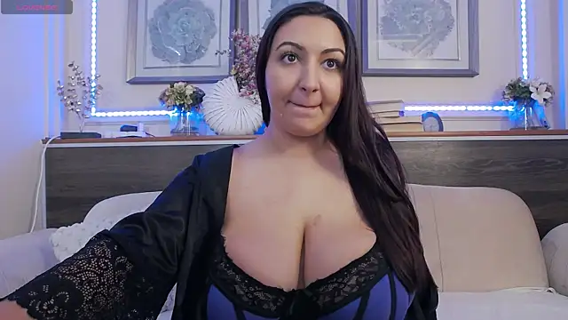 Snapshot of BustyEva_ chatting on 03.19.25 BustyEva online show from 03.19.25