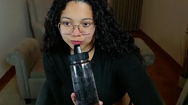 Snapshot of SelenaBlumX chatting on 10.20.25 SelenaBlumX online show from 10.20.25