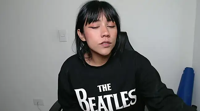 juli love11 online show from 01.23.25