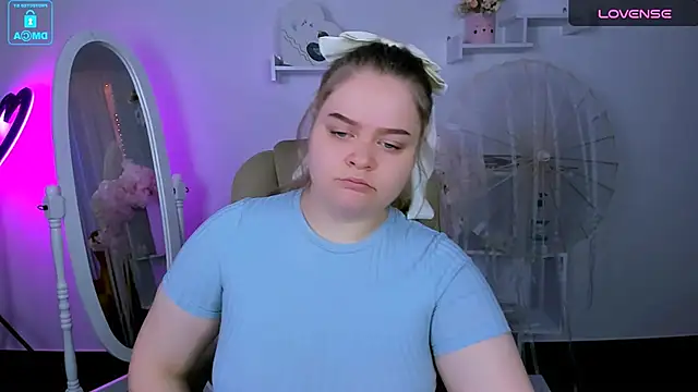 Snapshot of Erica__Alta chatting on 01.25.25 Erica Alta online show from 01.25.25