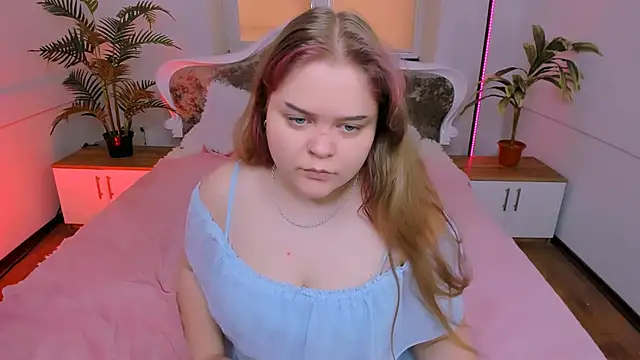 Snapshot of Erica__Alta chatting on 10.24.25 Erica Alta online show from 10.24.25