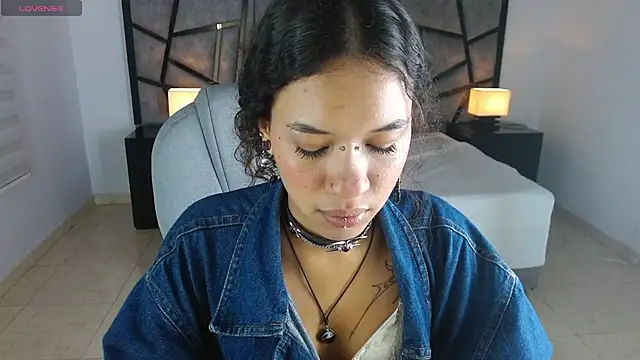 Snapshot of ilitzy_cardona chatting on 10.01.25 ilitzy cardona online show from 10.01.25