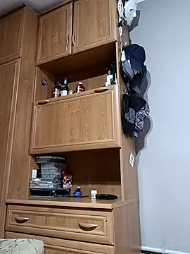 larzik94 online show from 04.01.26