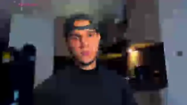 Snapshot of austinoficial chatting on 04.21.26 austinoficial online show from 04.21.26