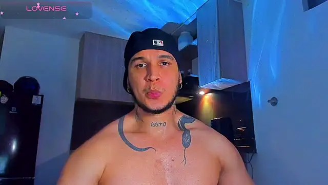 Snapshot of austinoficial chatting on 05.02.26 austinoficial online show from 05.02.26