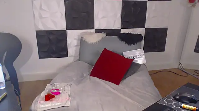 Black sweet Rose online show from 02.09.25