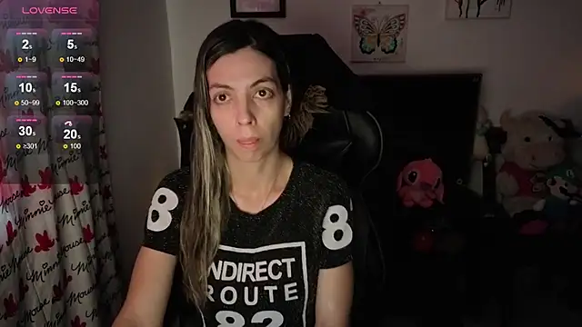 Snapshot of Princezzlove3 chatting on 10.04.25 Princezzlove3 online show from 10.04.25