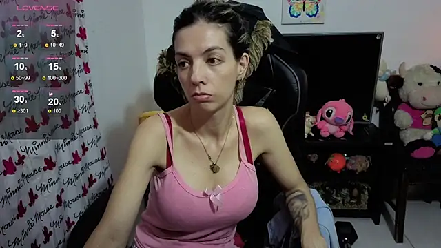 Snapshot of Princezzlove3 chatting on 10.05.25 Princezzlove3 online show from 10.05.25