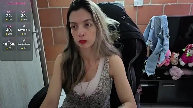 Snapshot of Princezzlove3 chatting on 10.08.25 Princezzlove3 online show from 10.08.25