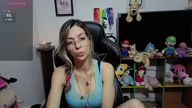 Snapshot of Princezzlove3 chatting on 10.20.25 Princezzlove3 online show from 10.20.25