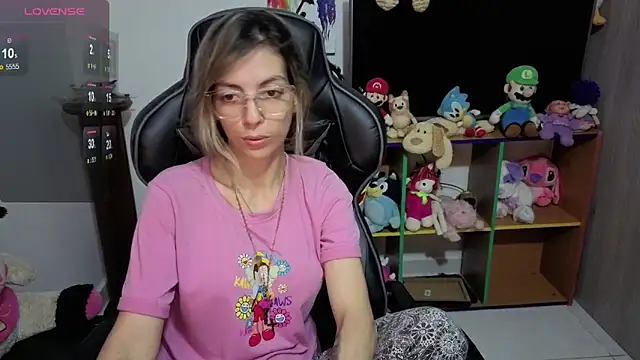 Snapshot of Princezzlove3 chatting on 10.20.25 Princezzlove3 online show from 10.20.25