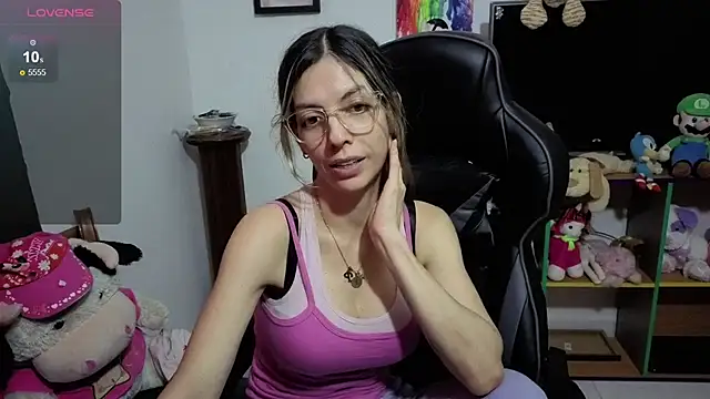 Snapshot of Princezzlove3 chatting on 10.25.25 Princezzlove3 online show from 10.25.25