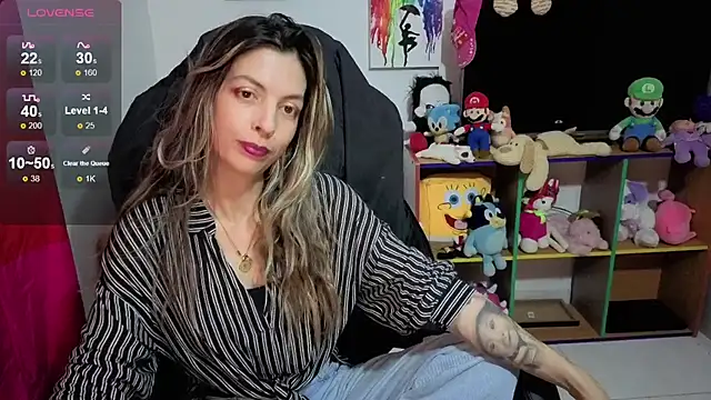 Snapshot of Princezzlove3 chatting on 10.28.25 Princezzlove3 online show from 10.28.25