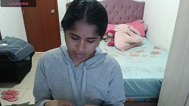 Snapshot of july-feria chatting on 10.21.25 july-feria online show from 10.21.25