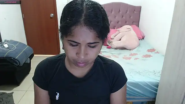 Snapshot of july-feria chatting on 10.29.25 july-feria online show from 10.29.25