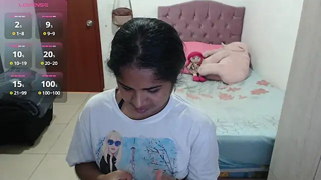 Snapshot of july-feria chatting on 10.31.25 july-feria online show from 10.31.25