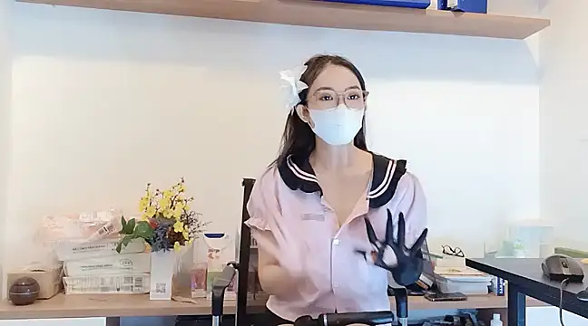 Lush-Office online show from 03.02.25