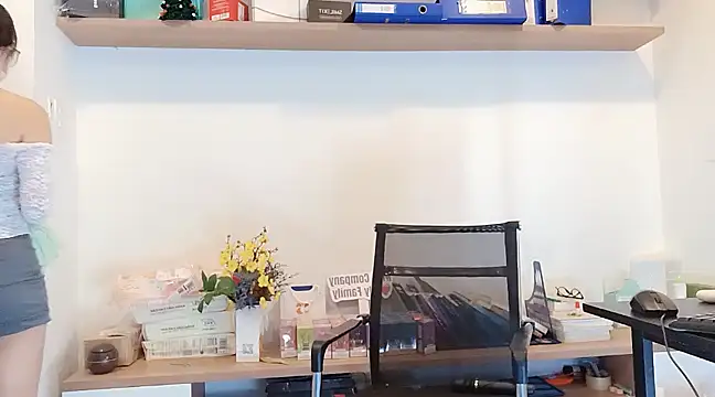 Lush-Office online show from 03.03.25