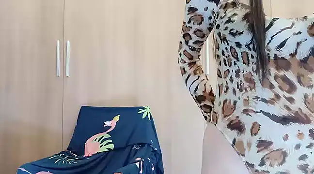 Lush-Office online show from 03.08.25