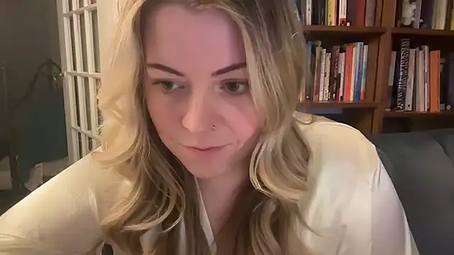 Snapshot of girlnextdoorjoelle chatting on 01.11.25 girlnextdoorjoelle online show from 01.11.25