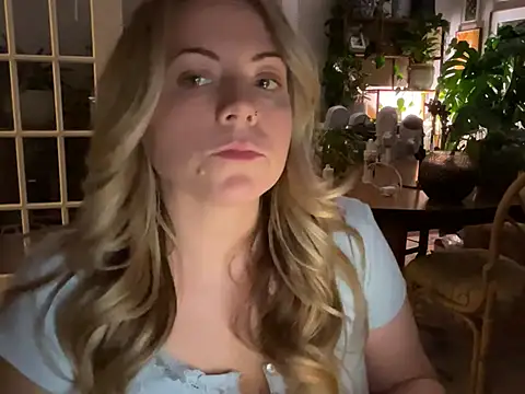 Snapshot of girlnextdoorjoelle chatting on 01.13.25 girlnextdoorjoelle online show from 01.13.25