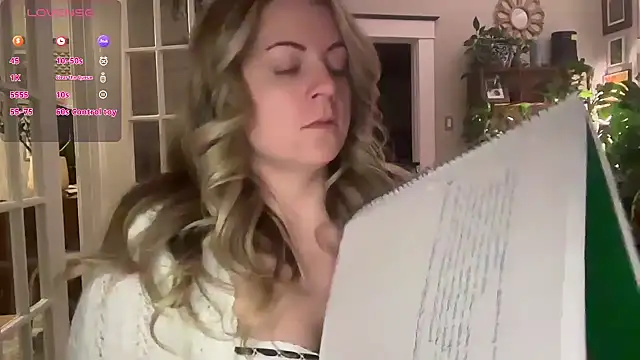 Snapshot of girlnextdoorjoelle chatting on 01.28.25 girlnextdoorjoelle online show from 01.28.25