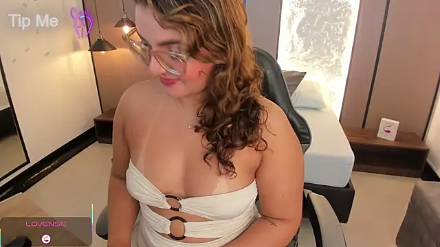 Snapshot of lilly_ass_ chatting on 10.11.25 lilly ass online show from 10.11.25