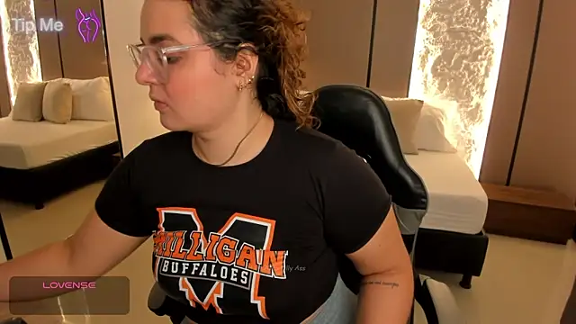 lilly ass  online show from 04.04.26