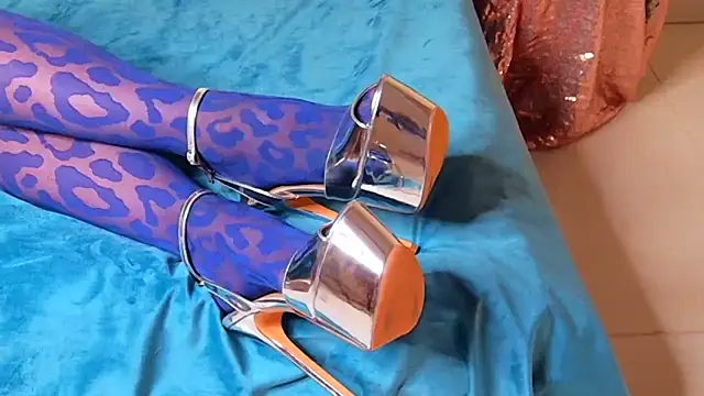 Snapshot of --SUNNY-- chatting on 11.07.25 --SUNNY-- online show from 11.07.25