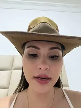 Snapshot of Aitana_Hilton_ chatting on 02.08.25 Aitana Hilton online show from 02.08.25